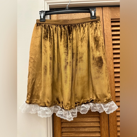 Club Monaco Size 2 Gold “Amber” skirt with white lace. Brand new with tags. - Picture 6 of 10